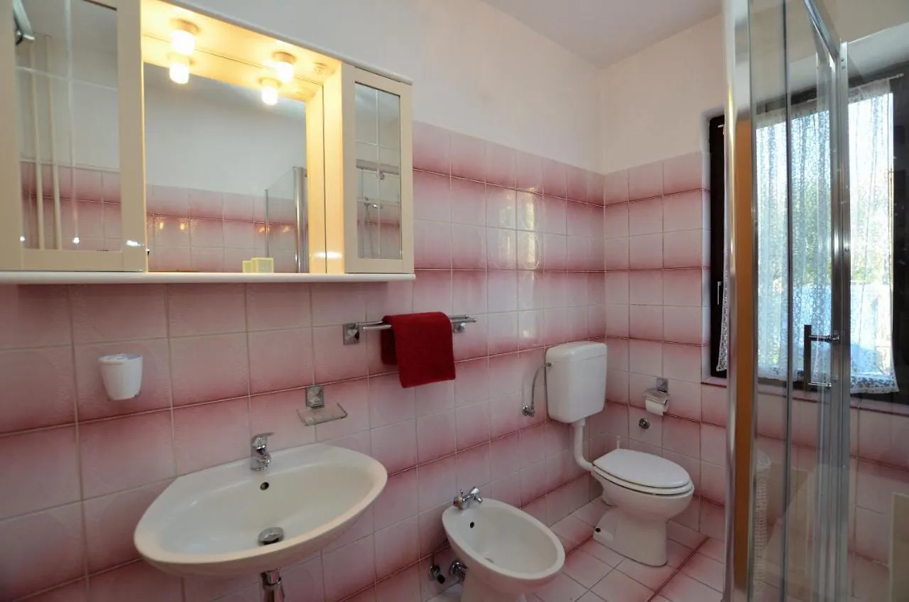 Rooms Tomc Fuskulin Guest house